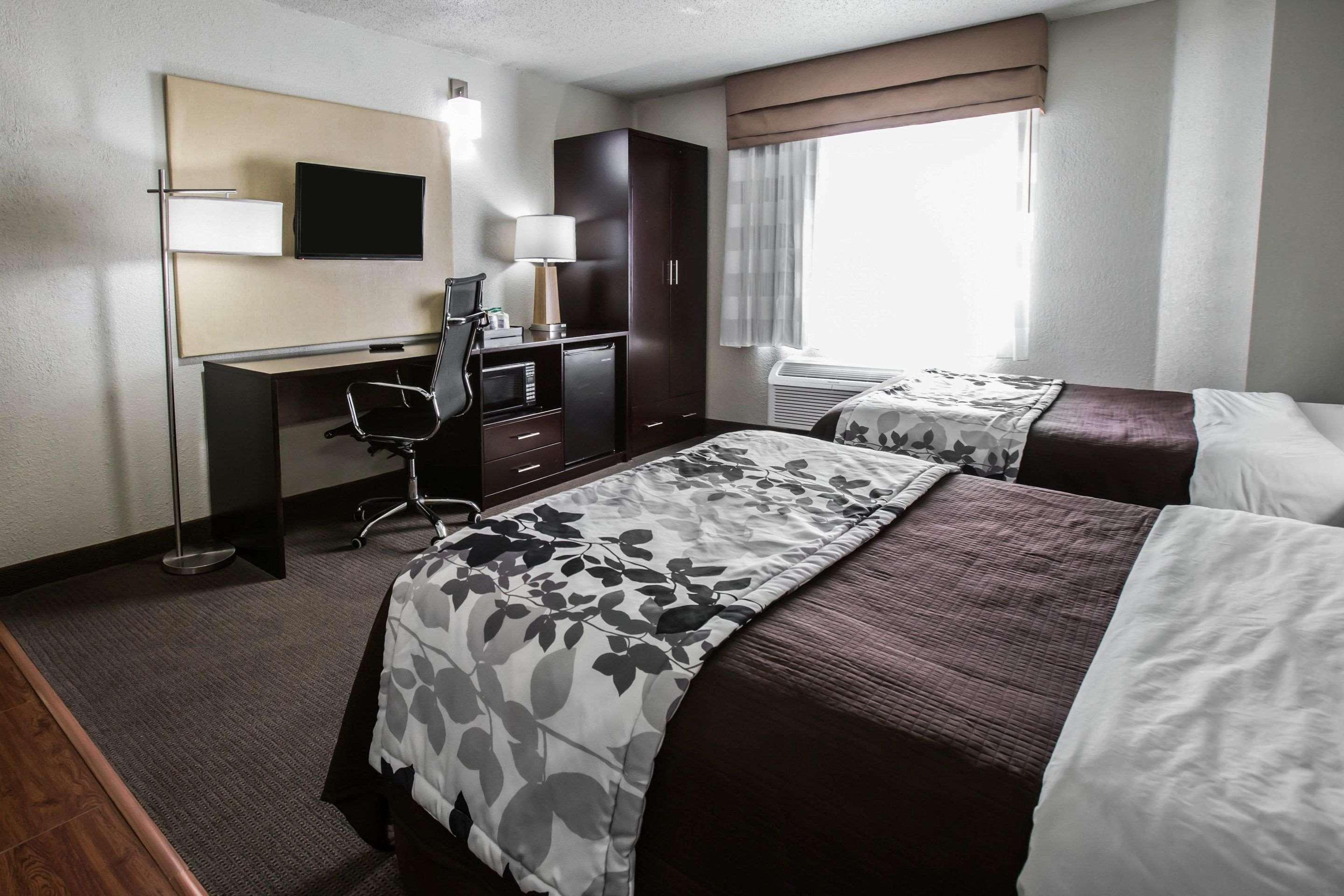 Sleep I-90 Inn Rockford